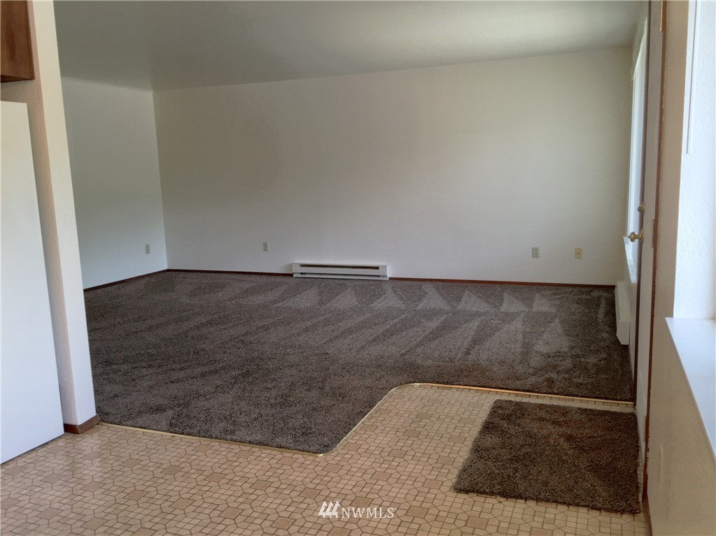 620 Everson Road, Unit 18 Everson, WA 98247 - Photo 8 of 14 a view of wooden floor