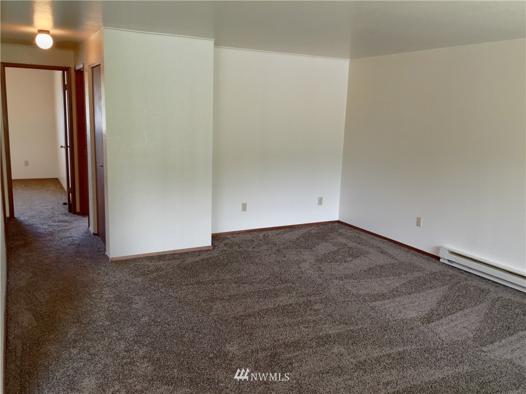 620 Everson Road, Unit 18 Everson, WA 98247 - Photo 9 of 14 an empty room with closet