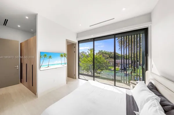 $5,400,000 | 19701 Northeast 21st Court, Miami, FL 33179