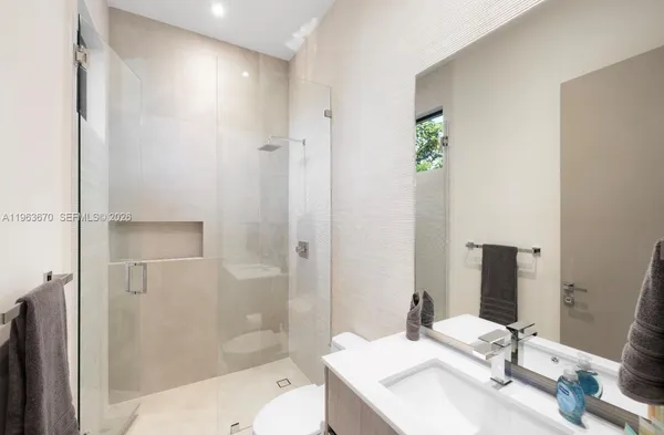 $5,400,000 | 19701 Northeast 21st Court, Miami, FL 33179