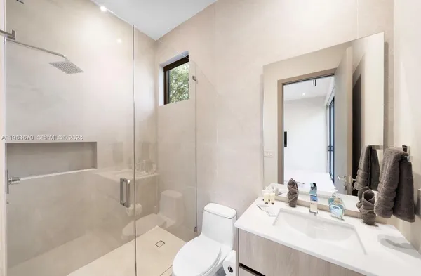 $5,400,000 | 19701 Northeast 21st Court, Miami, FL 33179