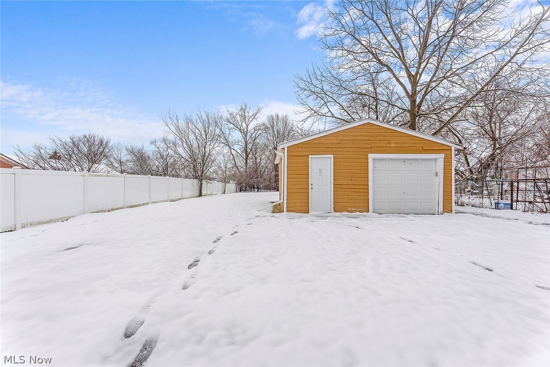 16575 Libby Road Maple Heights, OH 44137 - Photo 4 of 31 Gallery Image 4