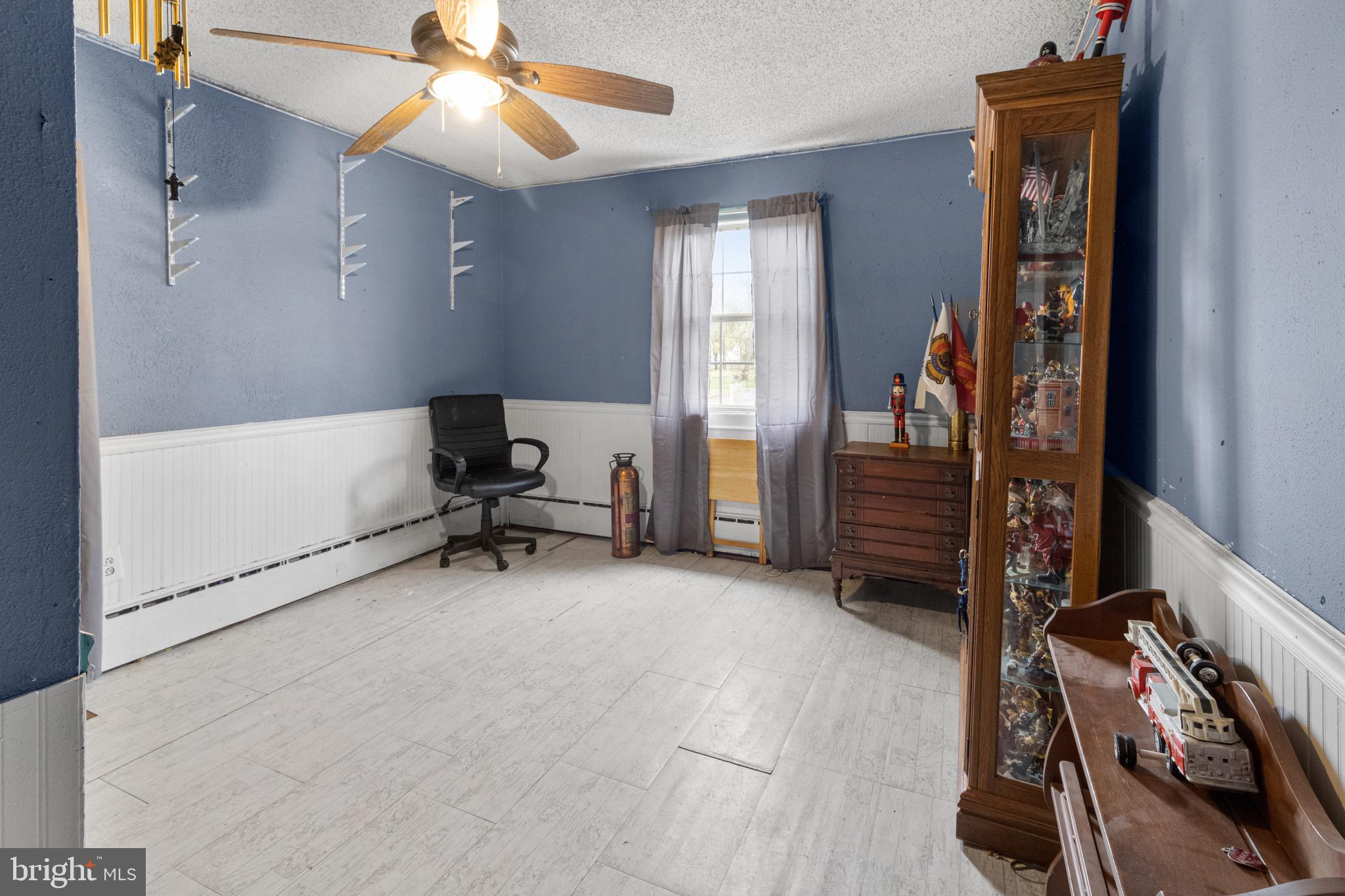 61 Franklin Avenue Clementon, NJ 08021 - Photo 13 of 32 a view of room with furniture and a fan