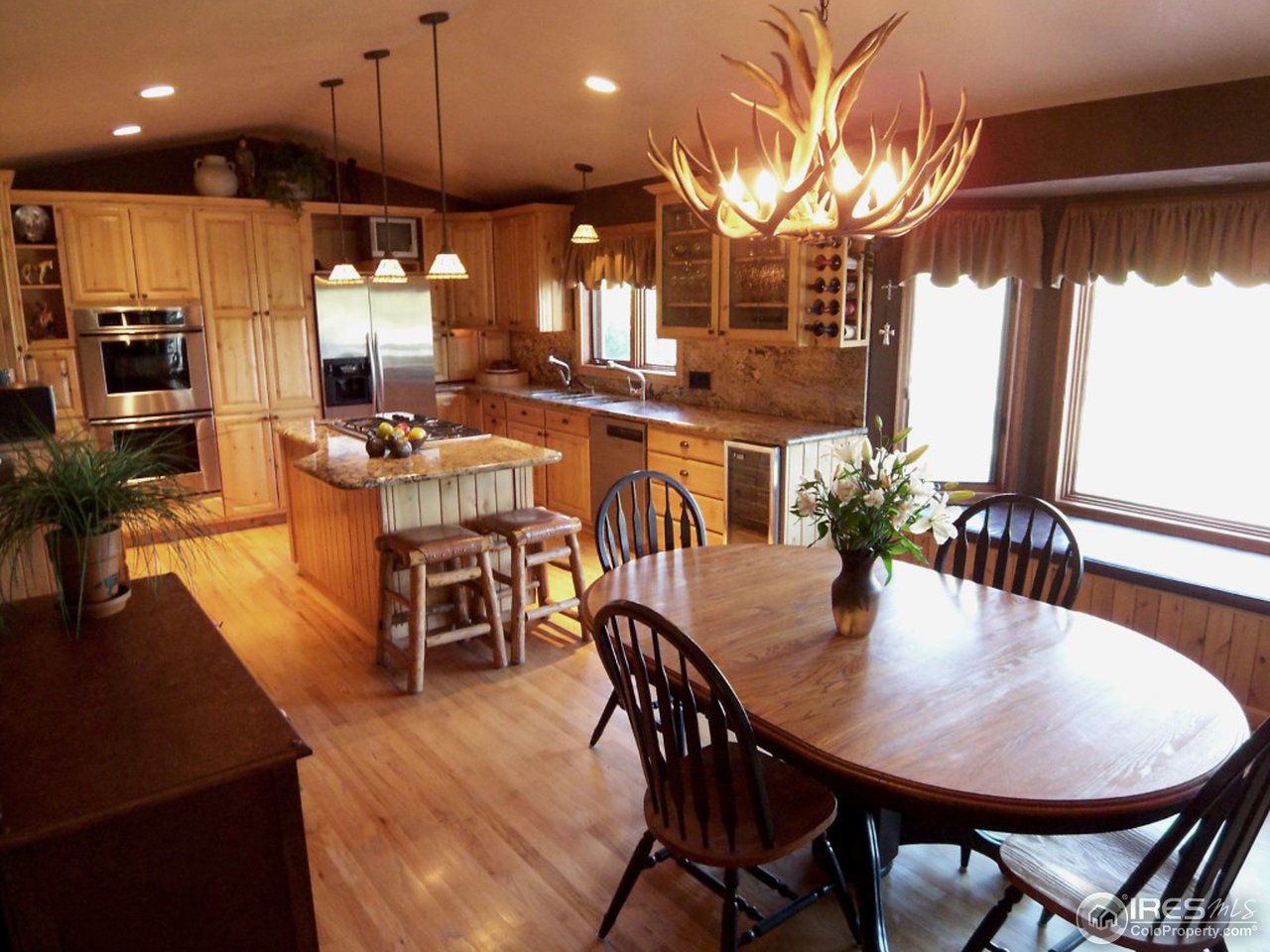 8400 North County Line Road Longmont, CO 80503 - Photo 11 of 19 Daily dining space