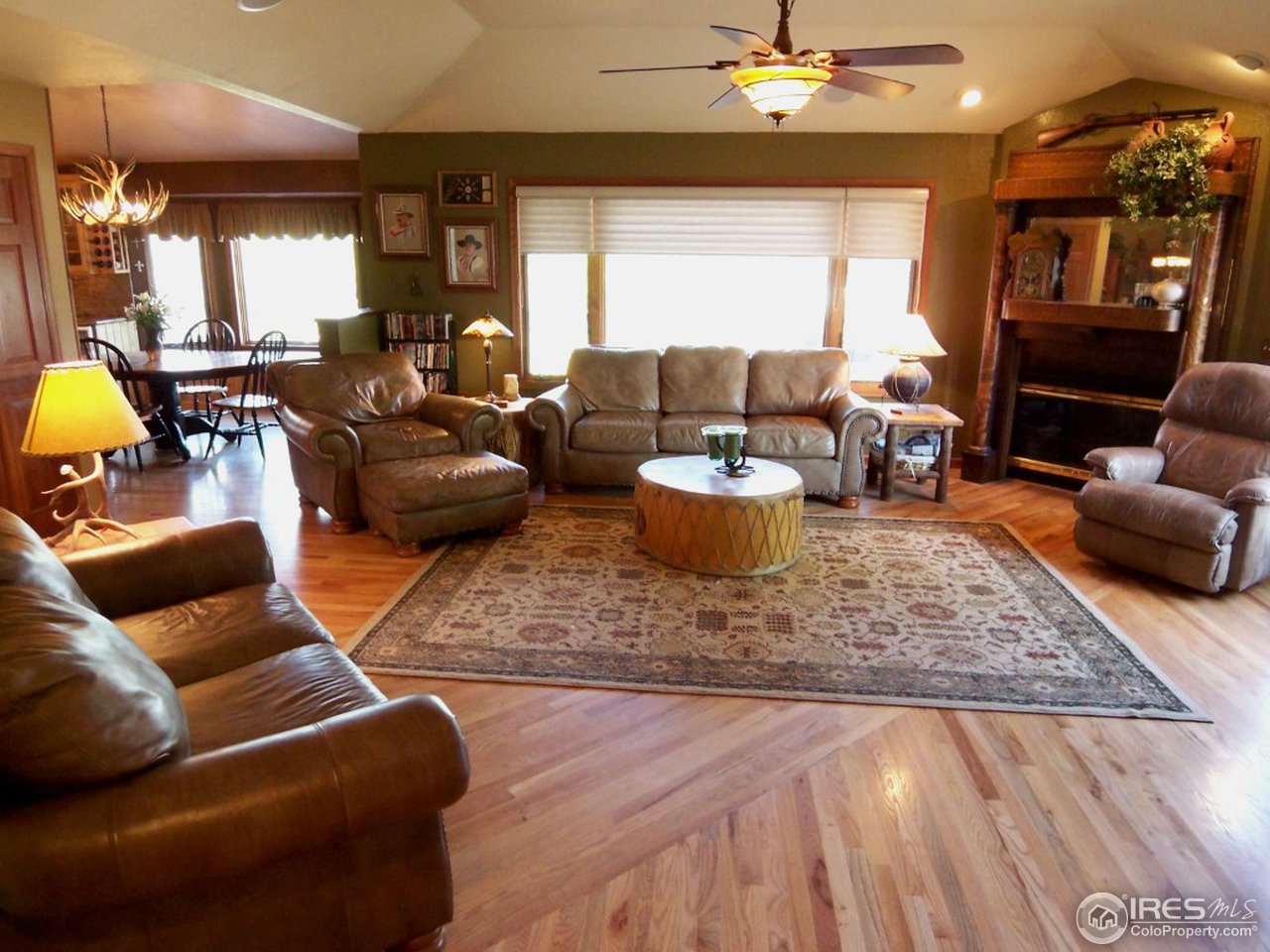 8400 North County Line Road Longmont, CO 80503 - Photo 15 of 19 Incredibly cozy living area