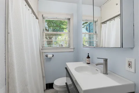 $885,000 | 1910 Kinney Avenue, Austin, TX 78704