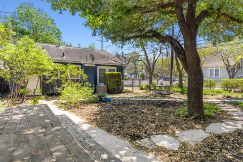 $885,000 | 1910 Kinney Avenue, Austin, TX 78704