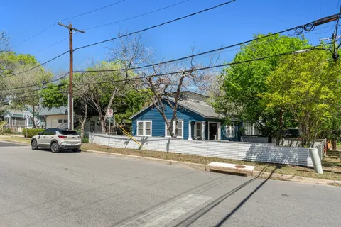 $885,000 | 1910 Kinney Avenue, Austin, TX 78704