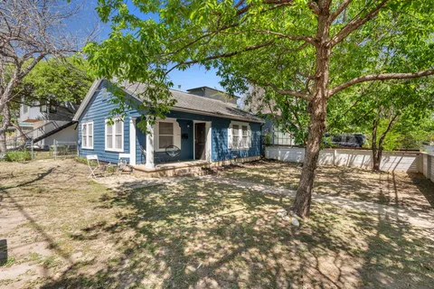 $885,000 | 1910 Kinney Avenue, Austin, TX 78704