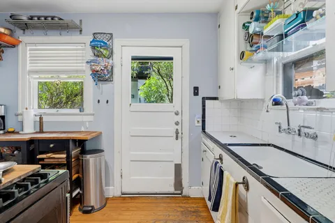 $885,000 | 1910 Kinney Avenue, Austin, TX 78704