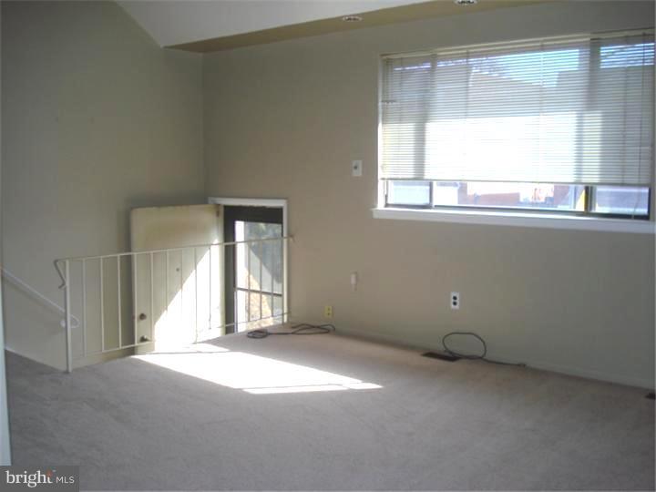 9240 Old Newtown Road Philadelphia, PA 19115 - Photo 4 of 15 Living Room