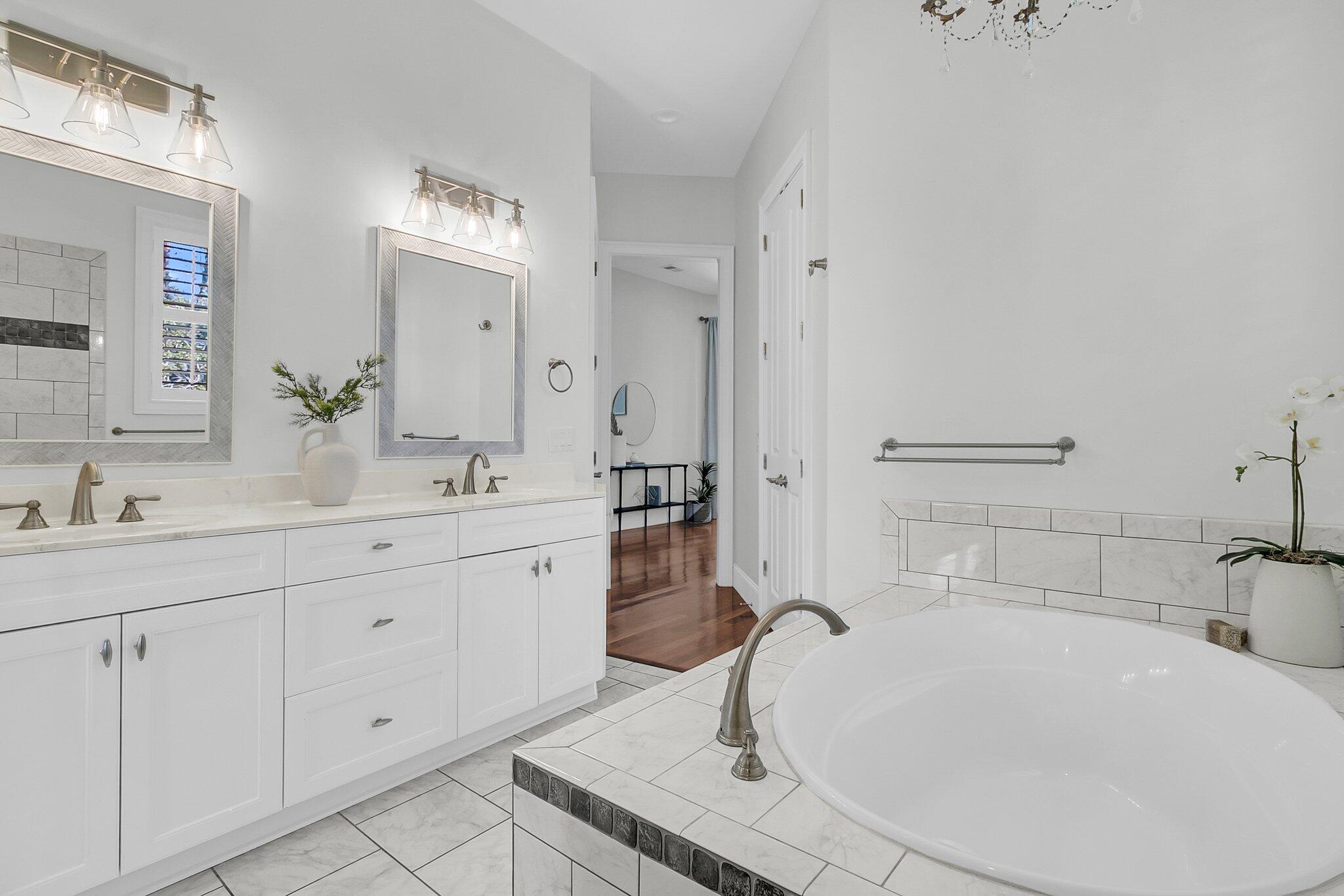 4983 Sound View Drive Mount Pleasant, SC 29466 - Photo 22 of 73 Primary Bathroom