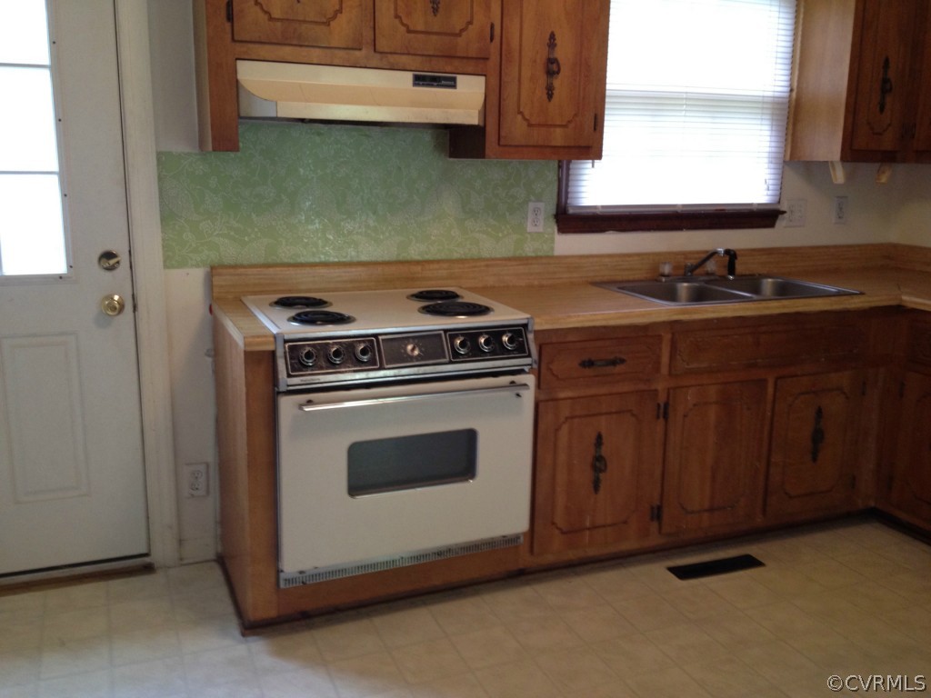 10531 Genlou Road Chesterfield, VA 23832 - Photo 3 of 17 a kitchen with a stove and a sink