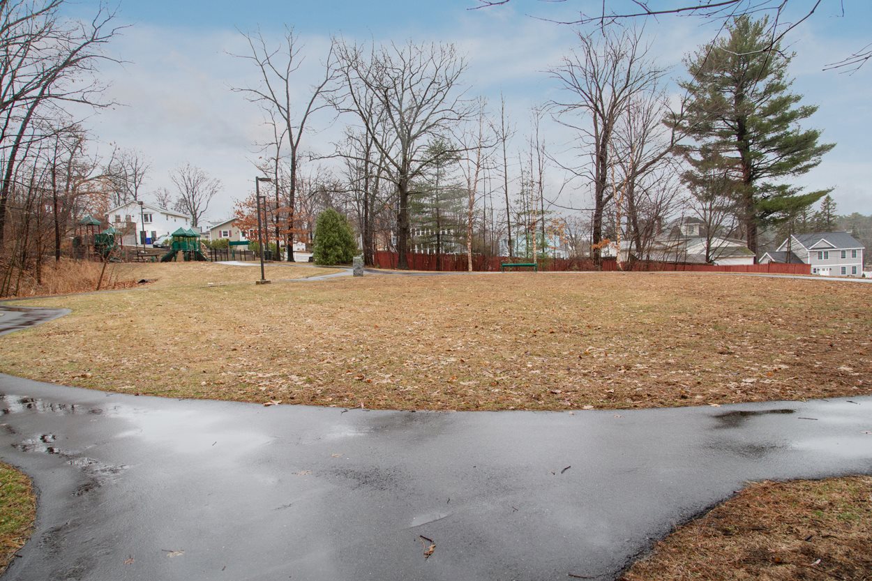 525 Calef Road, Unit 13 Manchester, NH 03103 - Photo 22 of 29