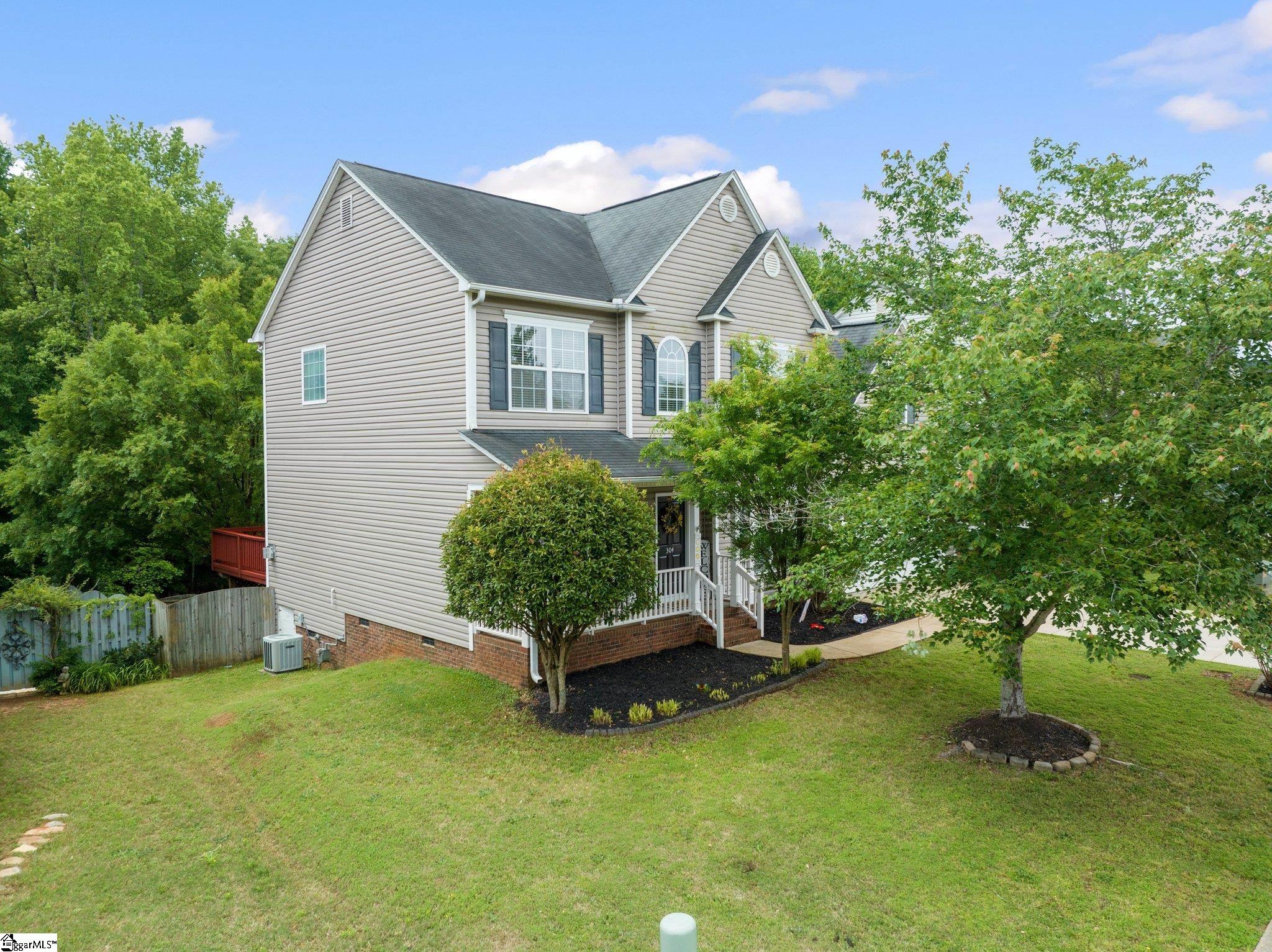 304 Grimes Drive Simpsonville, SC 29681 - Photo 3 of 36