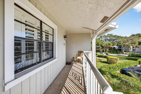 $119,900 | 61 Eastgate Drive, Unit H, Boynton Beach, FL 33436