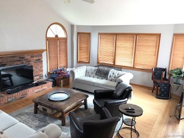 348 Oakbridge Drive Rochester, MI 48306 - Photo 5 of 35