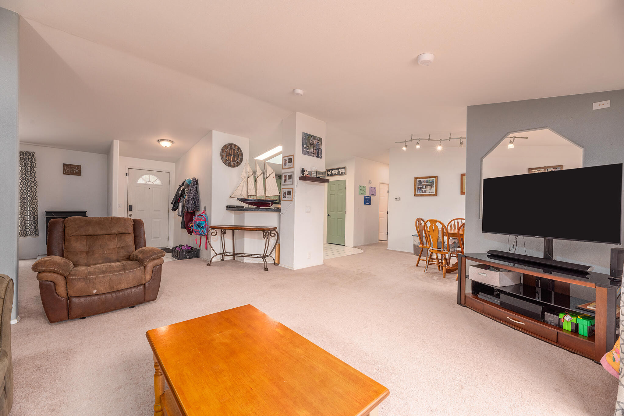 54732 Huntington Road Bend, OR 97707 - Photo 3 of 45 54732HuntingtonRd-2-MLS- (22)