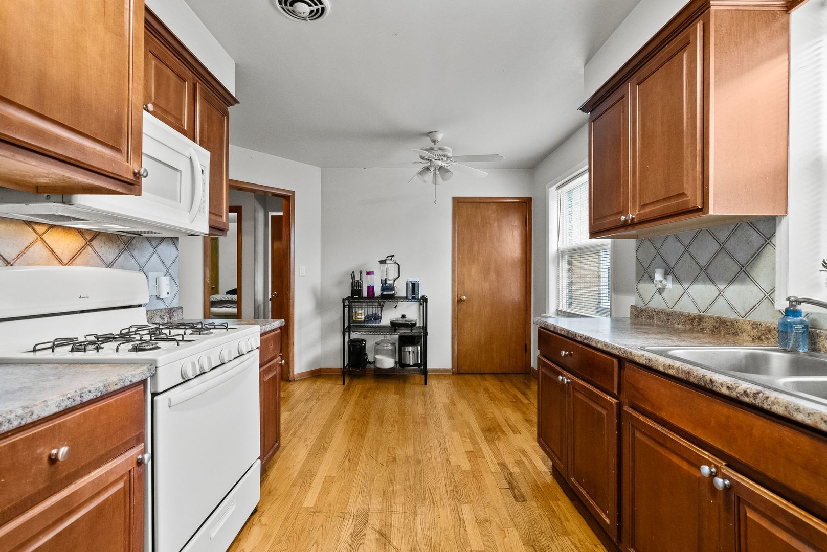 6332 North Mobile Avenue Chicago, IL 60646 - Photo 5 of 22