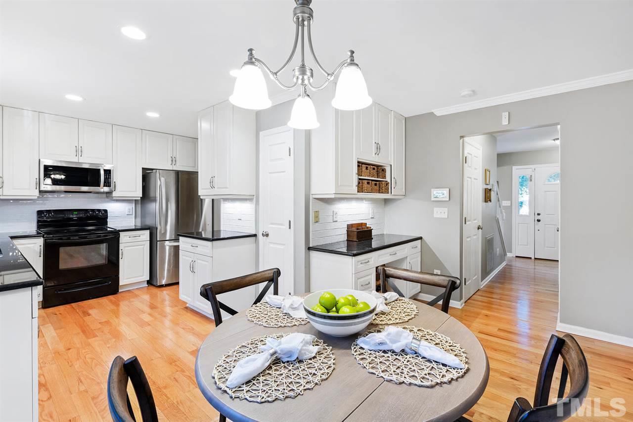 6601 Champaign Place Raleigh, NC 27615 - Photo 9 of 30 Eat-in kitchen