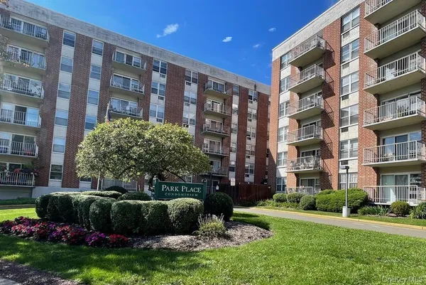 $2,100 | 35 Park Avenue, Unit 3J, Suffern, NY 10901