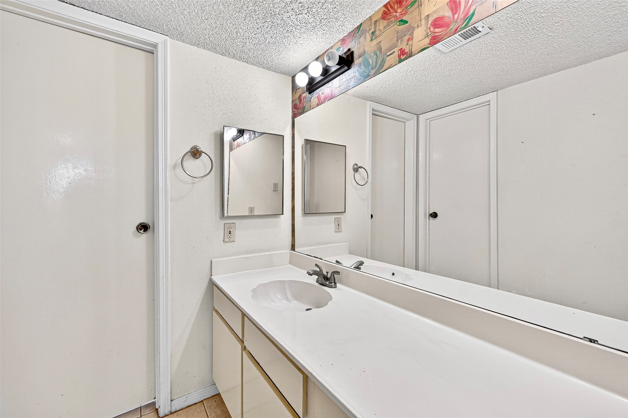1515 Sandy Springs Road, Unit 3001 Houston, TX 77042 - Photo 18 of 28 a bathroom with a sink and a mirror