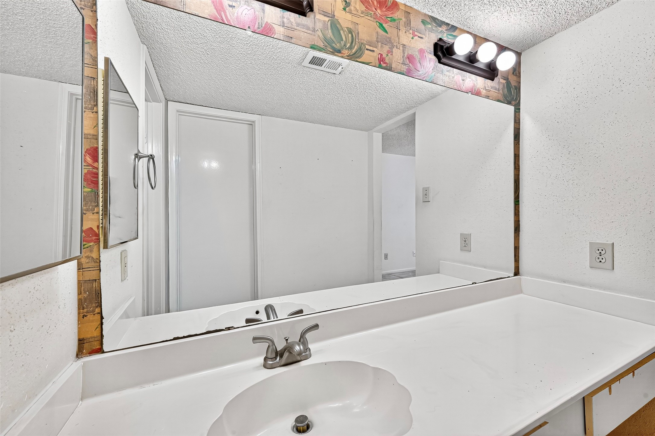 1515 Sandy Springs Road, Unit 3001 Houston, TX 77042 - Photo 20 of 28 a bathroom with a sink and a mirror