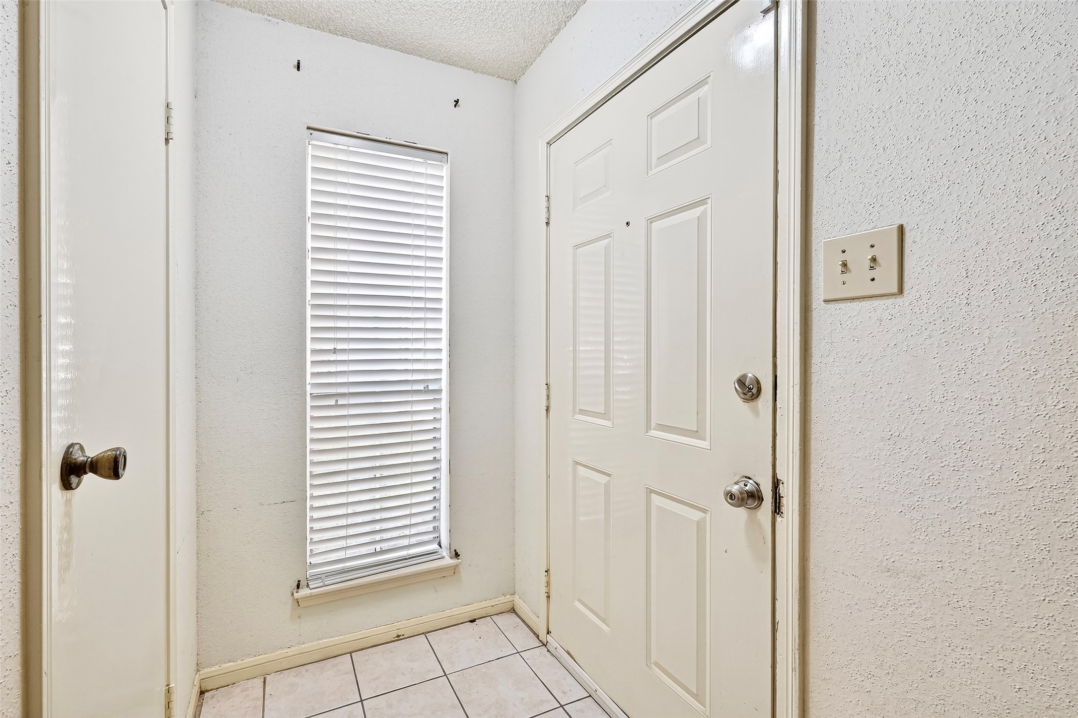 1515 Sandy Springs Road, Unit 3001 Houston, TX 77042 - Photo 27 of 28 a view of a bathroom with wooden floor