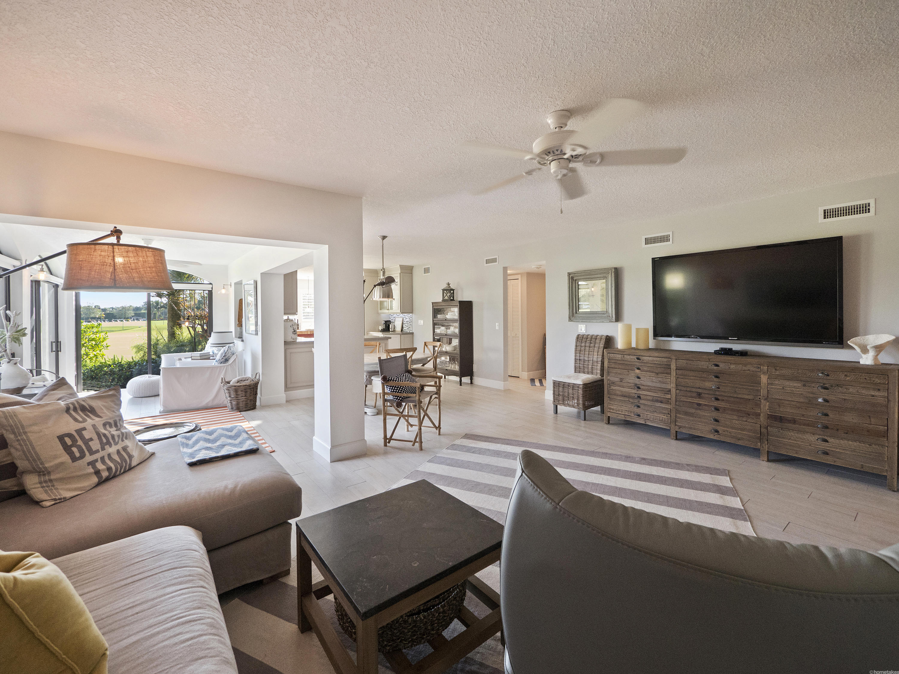 16670 Traders Crossing North, Unit 111 Jupiter, FL 33477 - Photo 17 of 31 Living Room