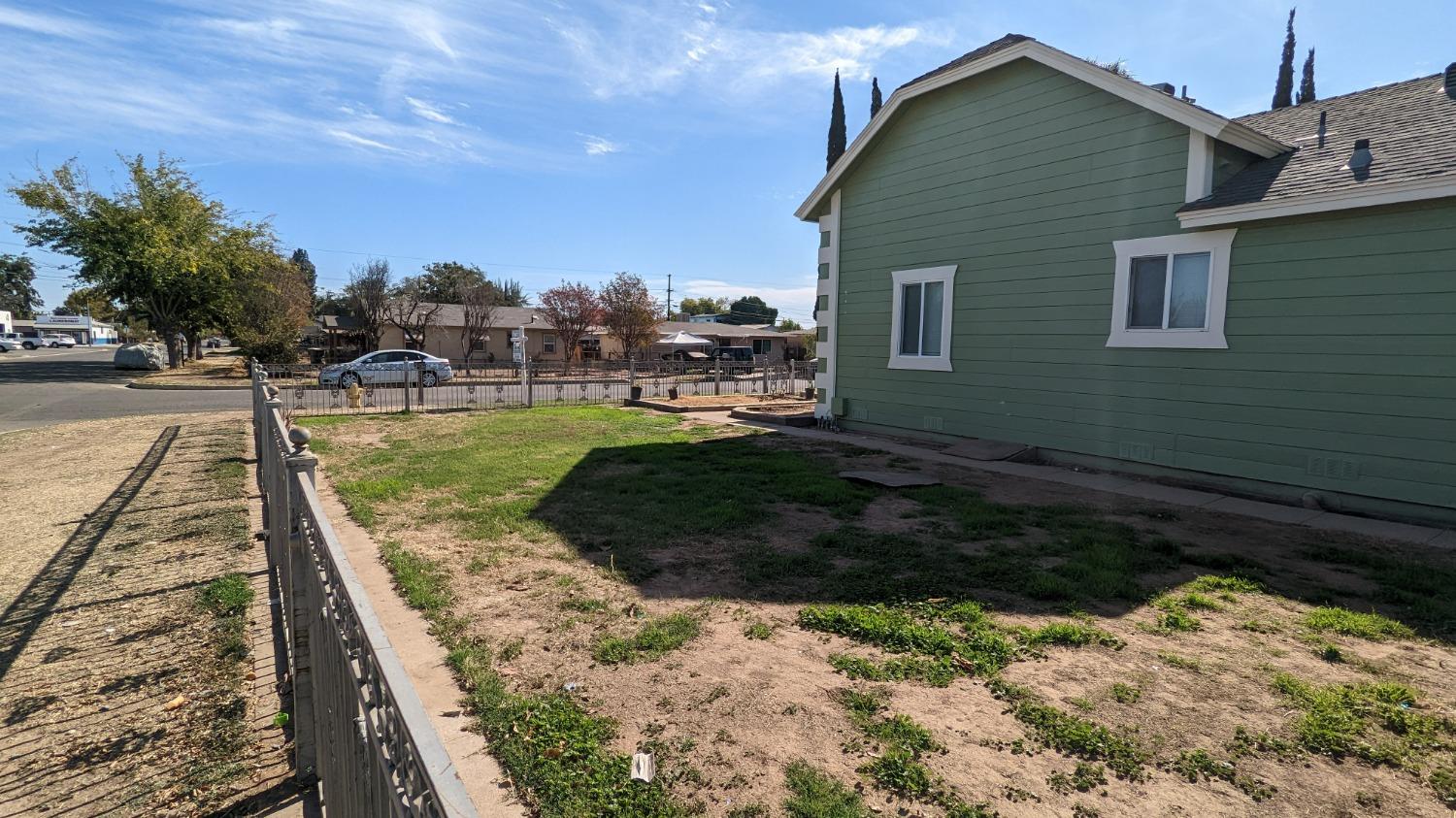 930 Sierra Street Madera, CA 93638 - Photo 16 of 16 a view of a backyard with a garden