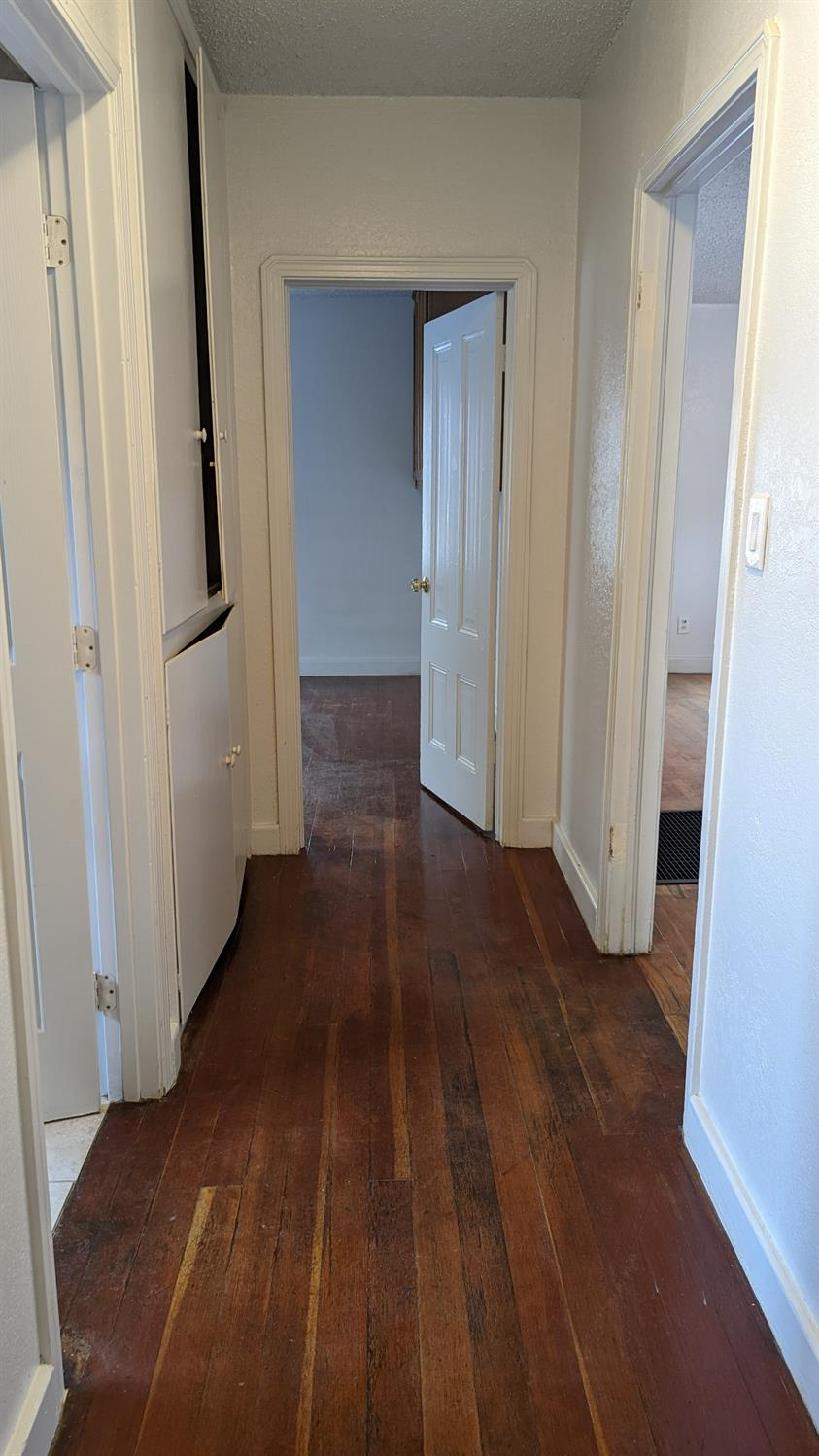 930 Sierra Street Madera, CA 93638 - Photo 9 of 16 a view of a hallway with wooden floor