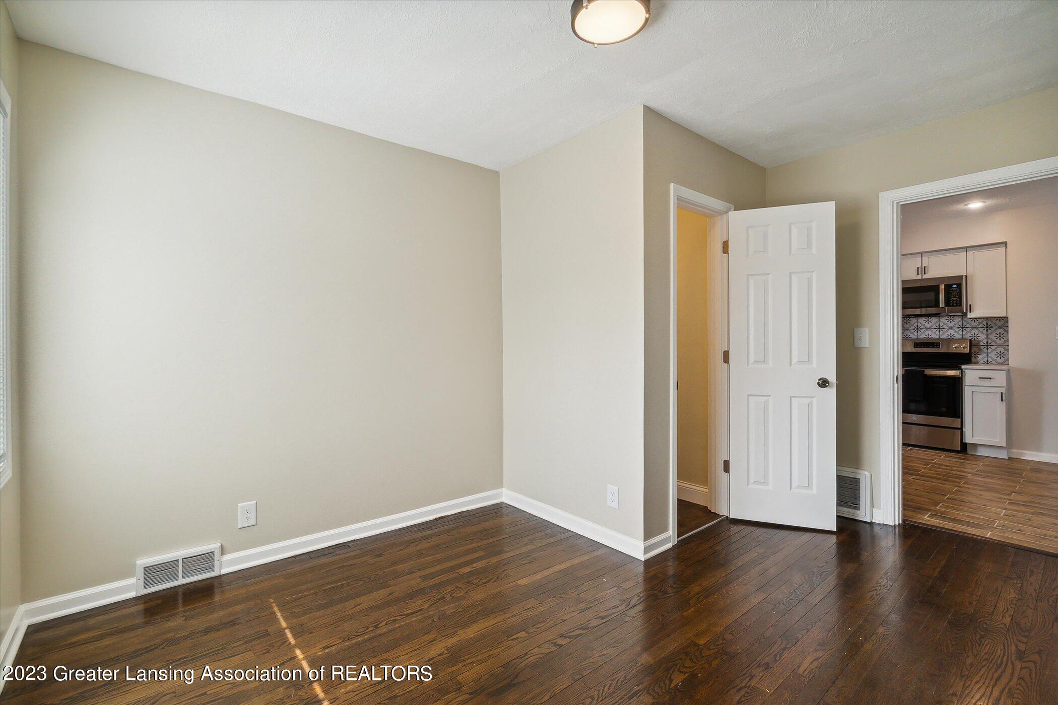 1509 Osborn Road Lansing, MI 48915 - Photo 14 of 33 16-1509-Osborn-Rd-Lansing-MI-48915-Windo