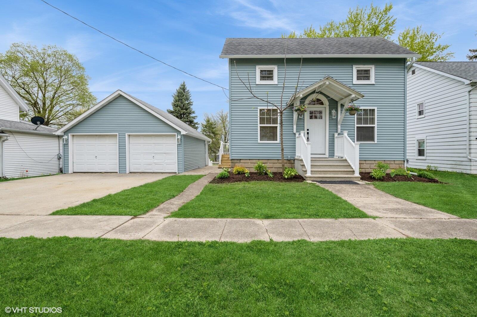 01_301MapleAve_2002_Large