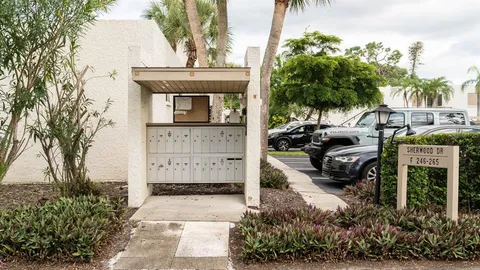$215,000 | 257 Sherwood Drive, Unit 257, Bradenton, FL 34210