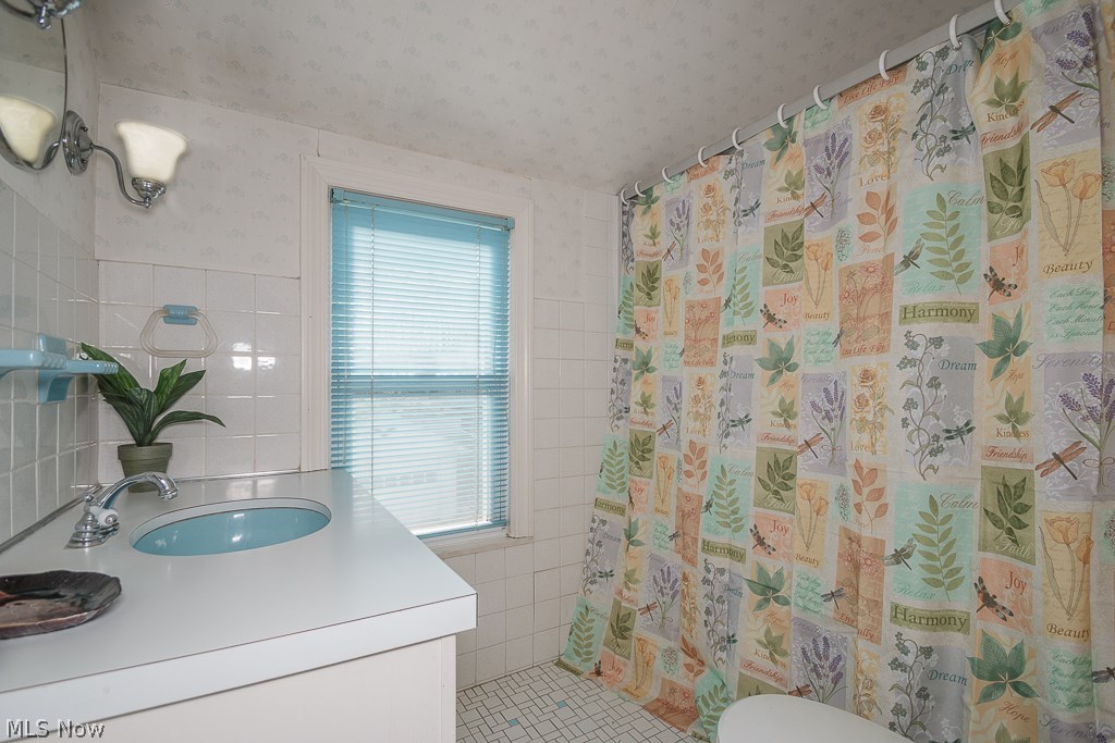 4502 Laurel Road Cleveland, OH 44121 - Photo 15 of 31