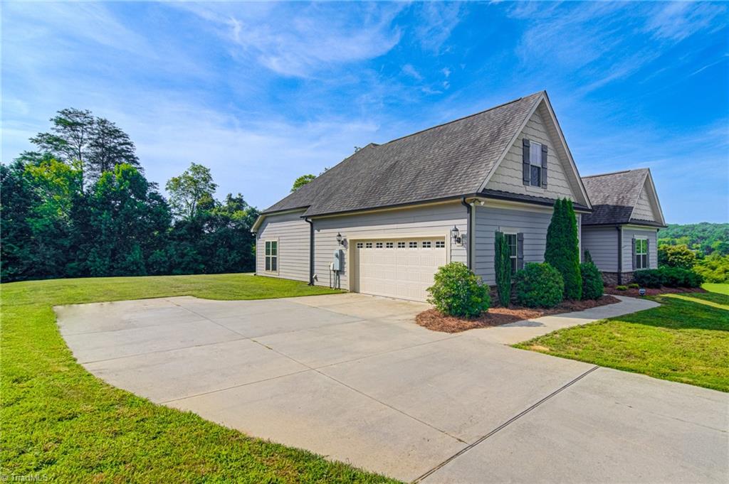 104 Mountain Ridge Court King, NC 27021 - Photo 2 of 33