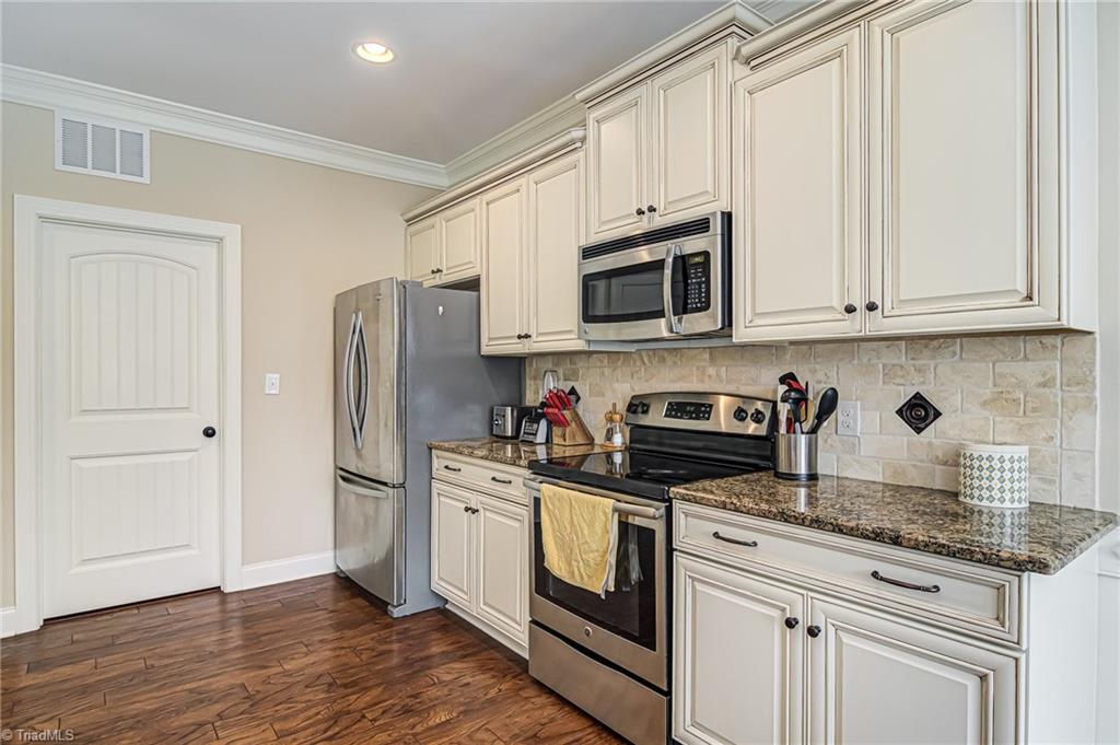 104 Mountain Ridge Court King, NC 27021 - Photo 10 of 33