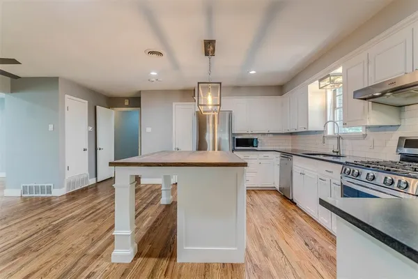 $2,750 | 2540 El Cerrito Drive, Dallas, TX 75228