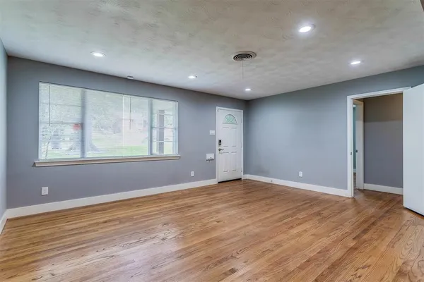 $2,750 | 2540 El Cerrito Drive, Dallas, TX 75228