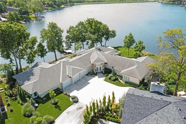 $1,850,000 | 223 North Shore Drive, Lake Waukomis, MO 64151