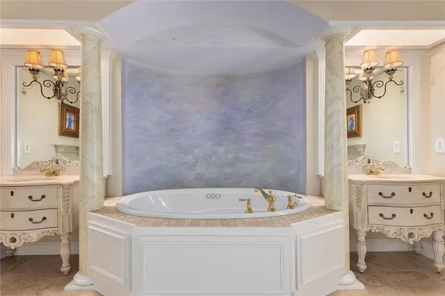 $1,850,000 | 223 North Shore Drive, Lake Waukomis, MO 64151