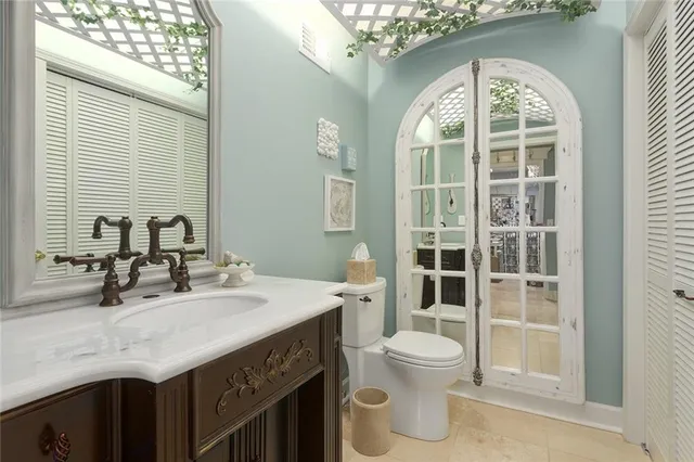 $1,850,000 | 223 North Shore Drive, Lake Waukomis, MO 64151