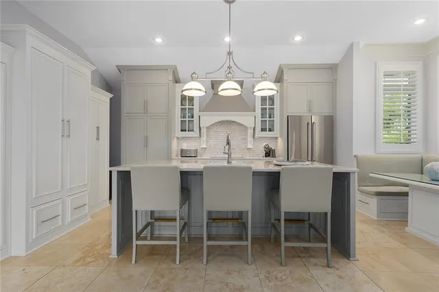 $1,850,000 | 223 North Shore Drive, Lake Waukomis, MO 64151