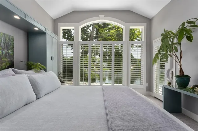 $1,850,000 | 223 North Shore Drive, Lake Waukomis, MO 64151