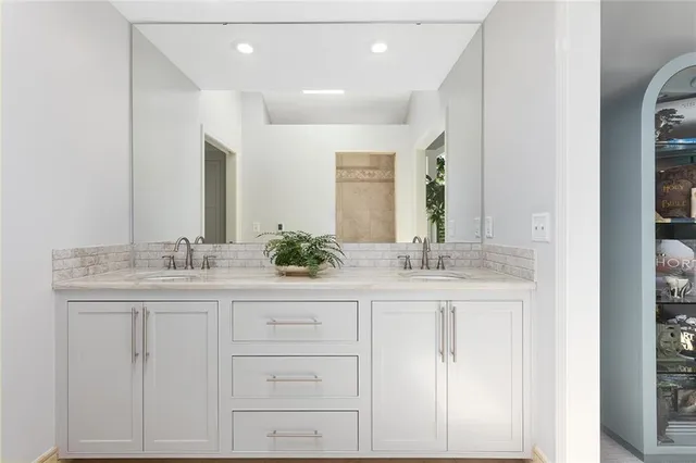 $1,850,000 | 223 North Shore Drive, Lake Waukomis, MO 64151