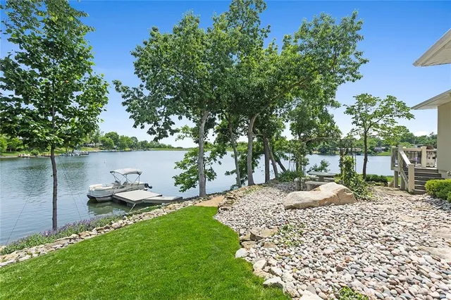$1,850,000 | 223 North Shore Drive, Lake Waukomis, MO 64151