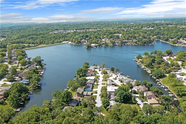 $1,850,000 | 223 North Shore Drive, Lake Waukomis, MO 64151