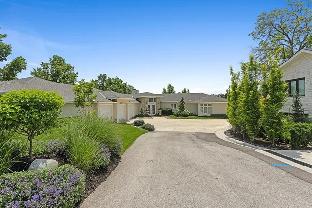 $1,850,000 | 223 North Shore Drive, Lake Waukomis, MO 64151