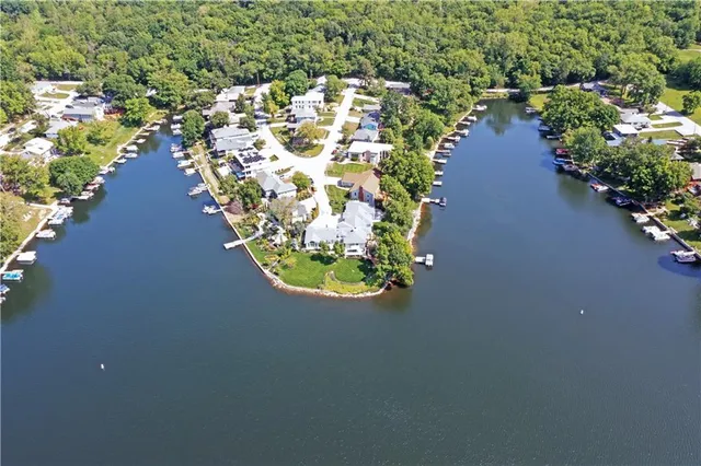$1,850,000 | 223 North Shore Drive, Lake Waukomis, MO 64151