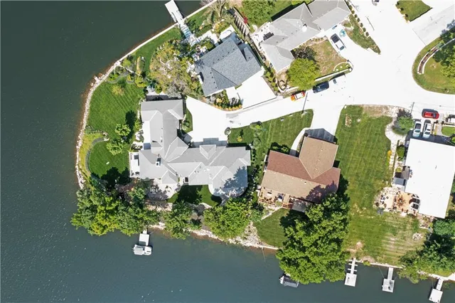 $1,850,000 | 223 North Shore Drive, Lake Waukomis, MO 64151